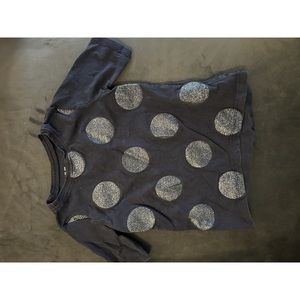 5/$10 OSHKOSH Navy blue t-shirt with sparkly polka dots 24 months